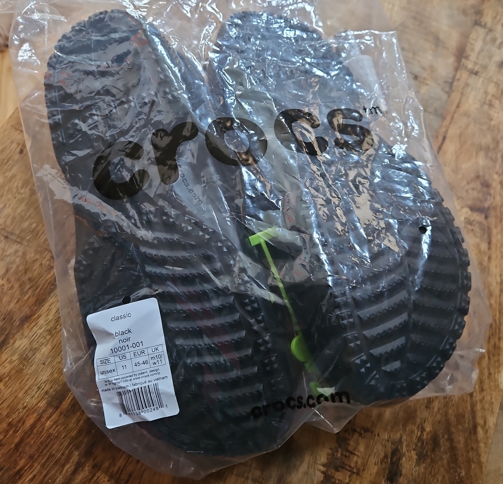 CROCS Black CLASSIC Clogs/Shoes